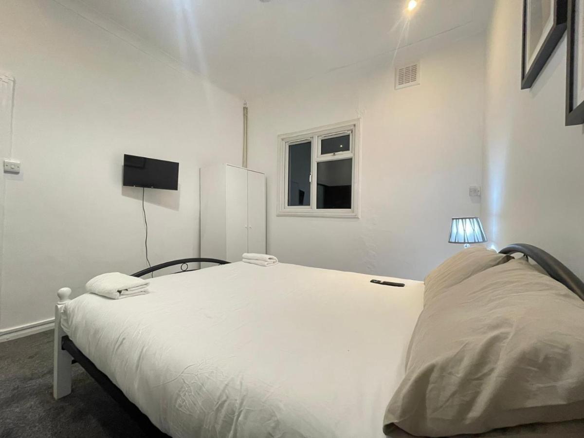 Private Double Room In Stratford London Exterior photo